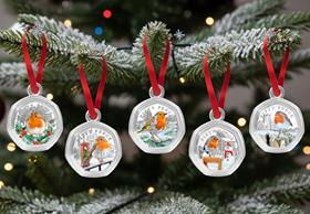 The 2025 Christmas Robin Colour BU 50p Baubles